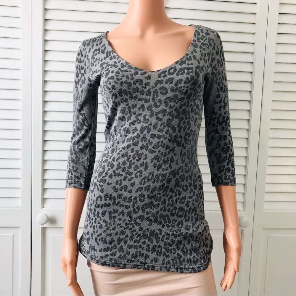 MICHAEL STARS Silver Black Animal Print V-Neck 3/4 Sleeve Shirt Size Small